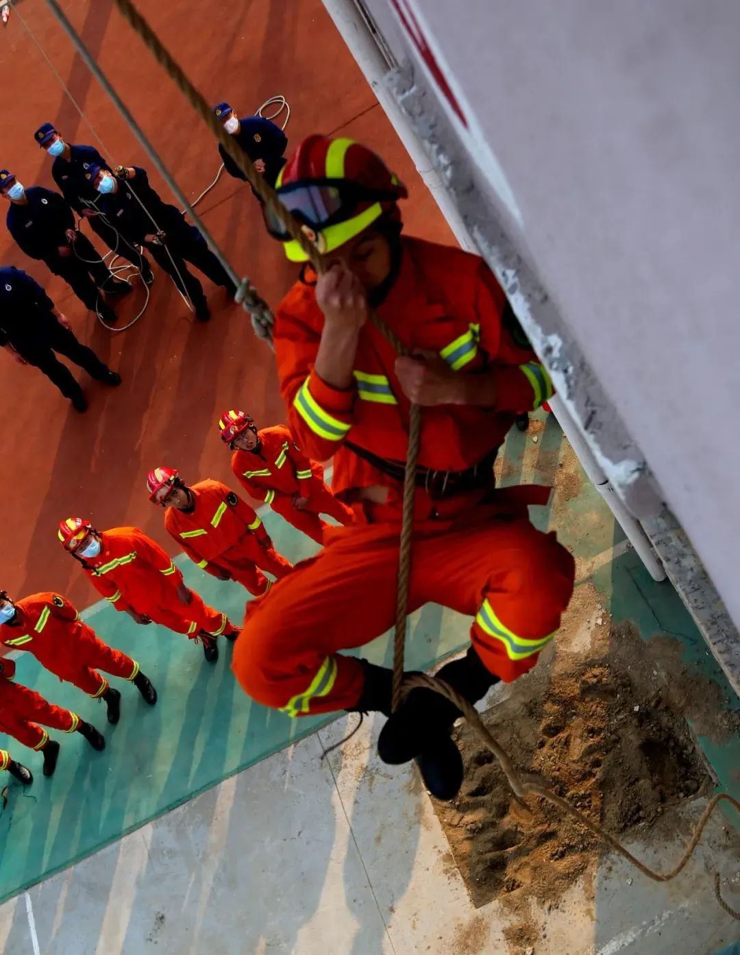 蜂鸟-摩托车赛巡回赛，燕赵玄武队与渝州闪电队强势反弹，体能对抗拉满！防线高度稳定的简单介绍