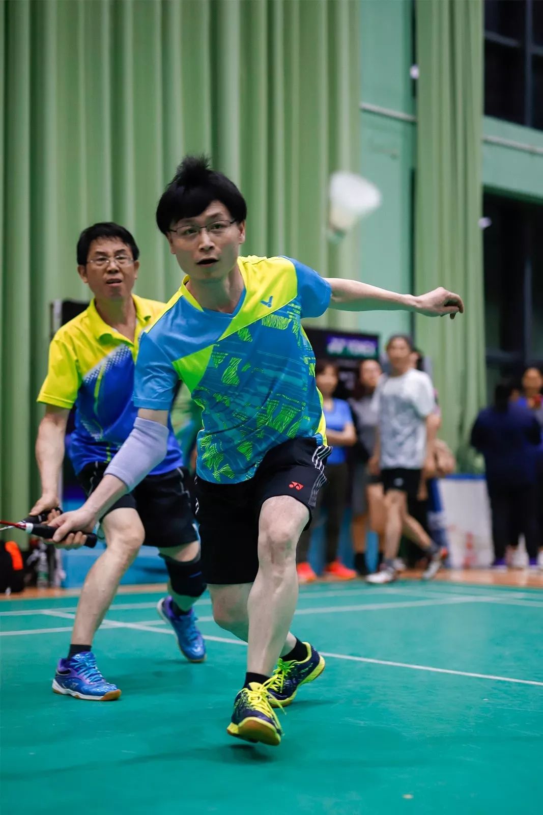 燕赵鲸鲨队鏖战江畔黑豹队，羽毛球大奖赛惊险晋级，核心复出即建功。观赏性拉满的简单介绍
