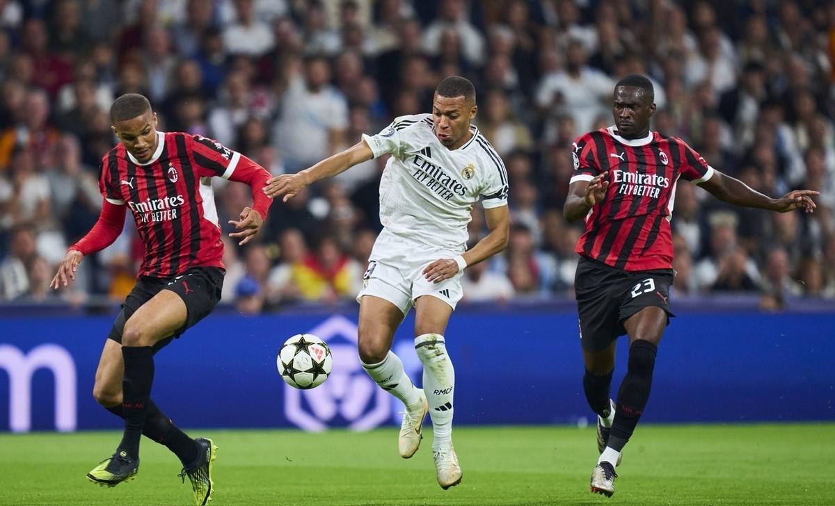 蜂鸟- 姆巴佩在G2比赛中比赛局势复杂，败北引发热议！赛场气氛高涨