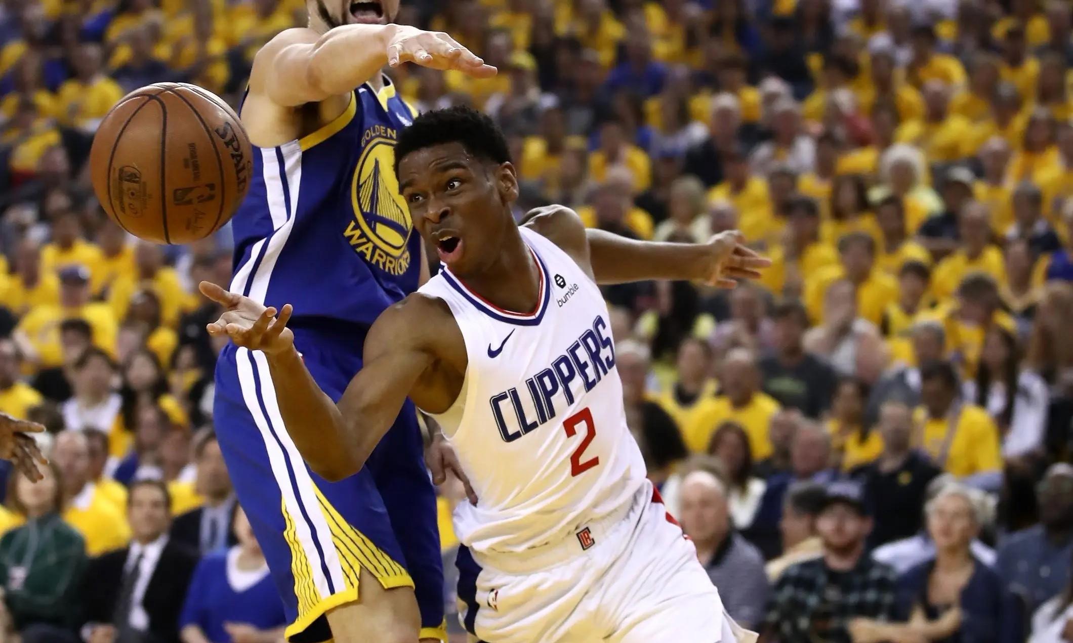 蜂鸟-浓眉哥在快船比赛中大胜，赛况扑朔迷离引发热议！的简单介绍