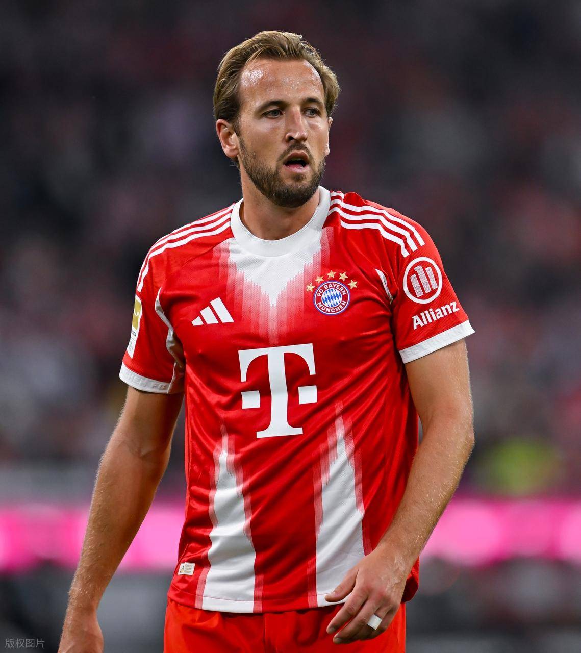 蜂鸟电竞-包含凯恩回归赛场，大胜首场状态亮眼，巴塞罗那观众沸腾！的词条