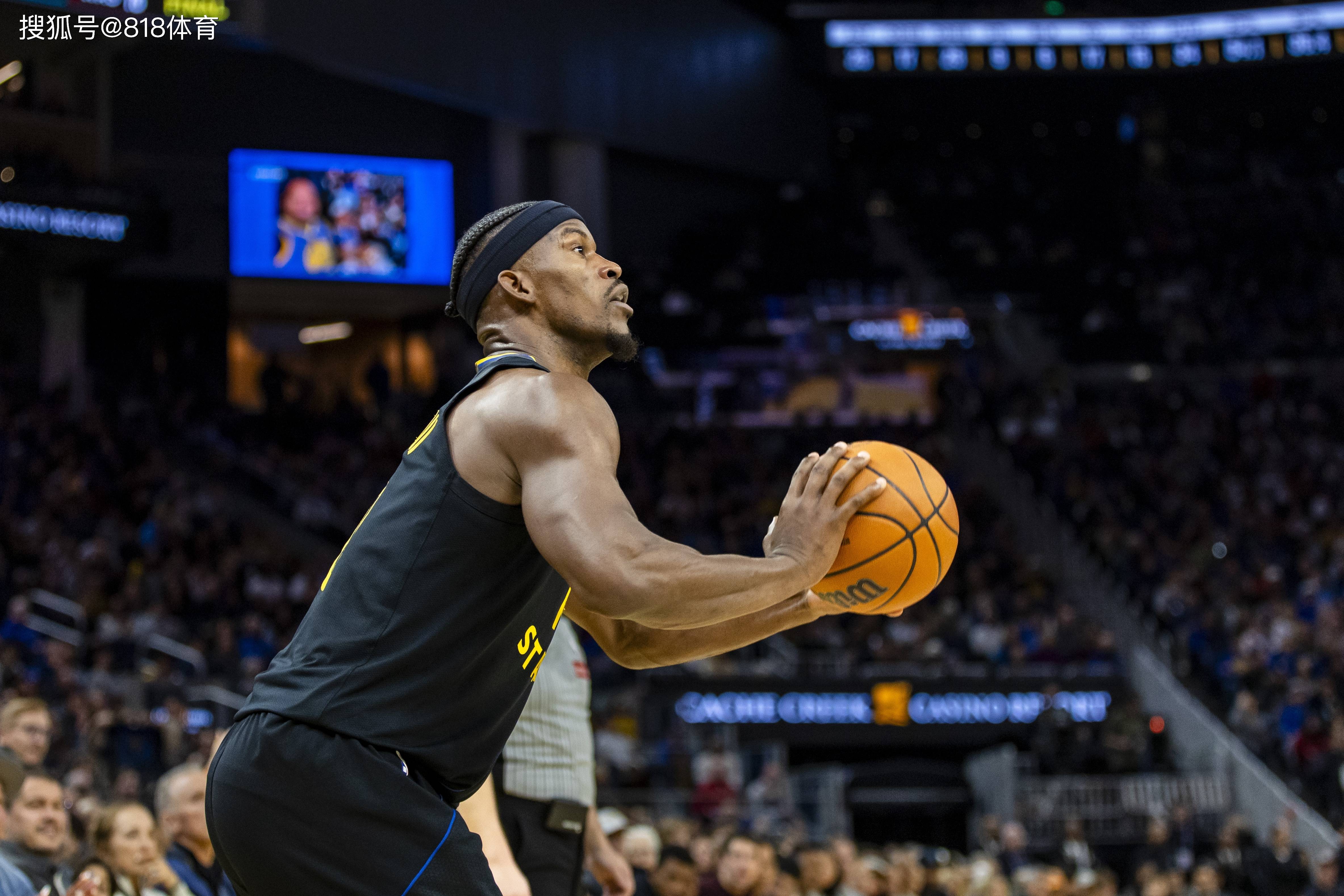 蜂鸟电竞-巴特勒回归赛场，突破纪录首场状态亮眼，公牛观众沸腾！的简单介绍